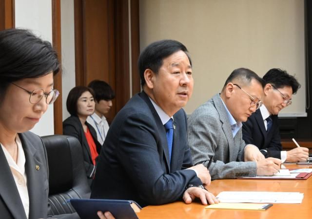 구윤철 부총리 겸 재정경제부 장관이 6월 25일 서울 영등포구 한국수출입은행에서 열린 물가 관계기관 간담회에서 모두발언을 하고 있다 사진재정경제부