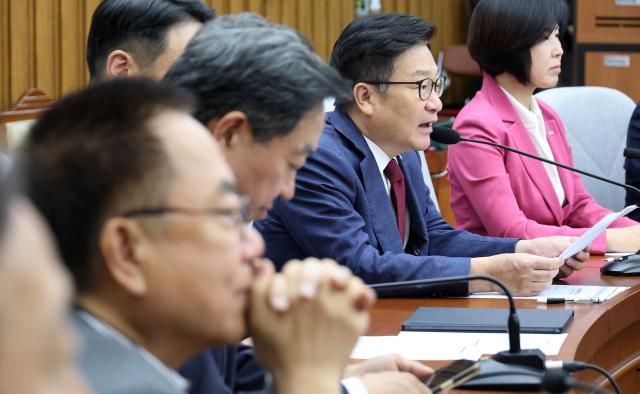 정점식 국민의힘 원내대표오른쪽 둘째가 26일 국회에서 열린 원내대책회의에서 발언하고 있다 사진연합뉴스