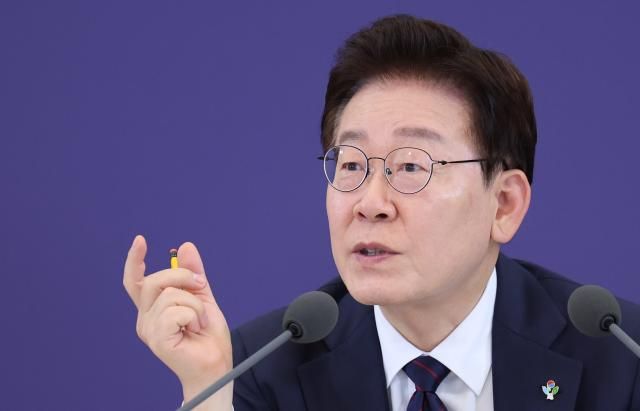 이재명 대통령이 26일 청와대에서 열린 미래신안보 혁신기업 육성전략 회의에서 발언하고 있다 사진연합뉴스