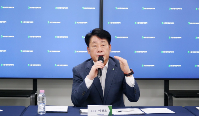 기자 간담회에서 답변중인 이창호 부사장 사진HD현대일렉트릭