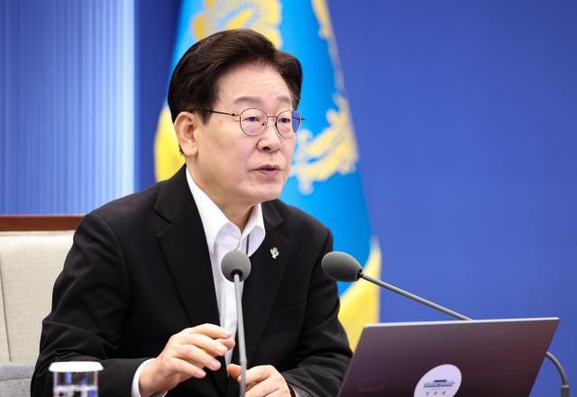 이재명 대통령이 지난 25일 청와대에서 열린 수석보좌관회의에서 발언하고 있다 사진연합뉴스
