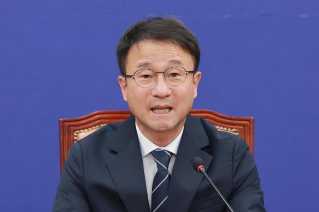 한병도 더불어민주당 당대표 직무대행 겸 원내대표가 25일 국회에서 열린 정책조정회의에 참석해 발언하고 있다 사진연합뉴스 