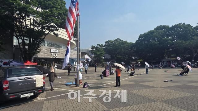 6·3 지방선거 투표용지 부족 사태로 촉발된 잠실 개표소 봉쇄 시위가 29일 기준 25일째를 맞았다 사진박종호 기자