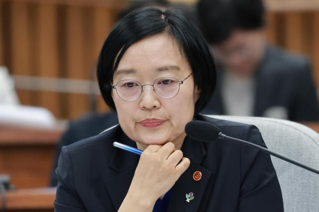한성숙 국무총리 후보자가 26일 국회에서 열린 인사청문회에서 국민의힘 김희정 의원 질의를 듣고 있다 사진연합뉴스