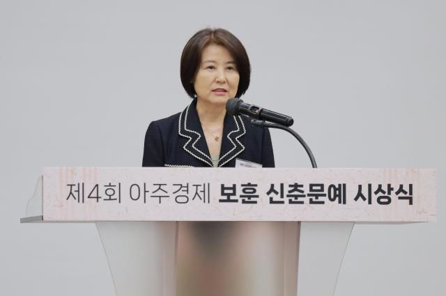 김선현 재동농문화재단 이사장이 30일 오전 서울 서초구 매헌윤봉길의사기념관에서 열린 제4회 아주경제 보훈 신춘문예 시상식에서 축사를 하고 있다 사진유대길 기자 dbeorlf123ajunewscom
