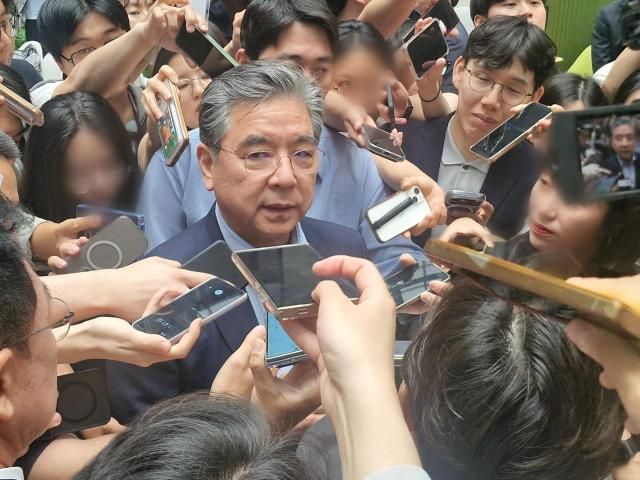 장재훈 현대차그룹 부회장이 30일 수원하이테크센터에서 취재진의 질문에 답을 하고 있다사진오주석 기자