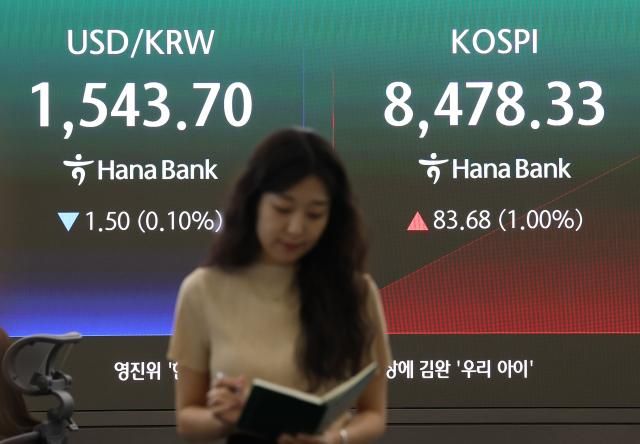 30일 오전 서울 중구 하나은행 딜링룸 현황판 사진연합뉴스