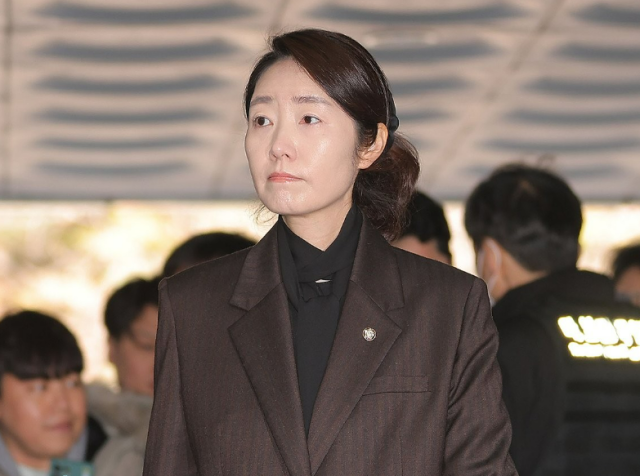 1억 공천헌금 의혹을 받는 강선우 무소속 의원이 지난 3월 3일 서울 서초구 서울중앙지방법원에서 열린 구속 전 피의자 심문에 출석하고 있다 사진연합뉴스