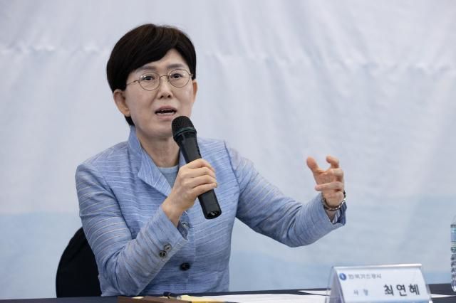 최연혜 한국가스공사 사장이 지난 4일 가스공사 인천기지에서 기자간담회를 진행하고 있다 사진한국가스공사
