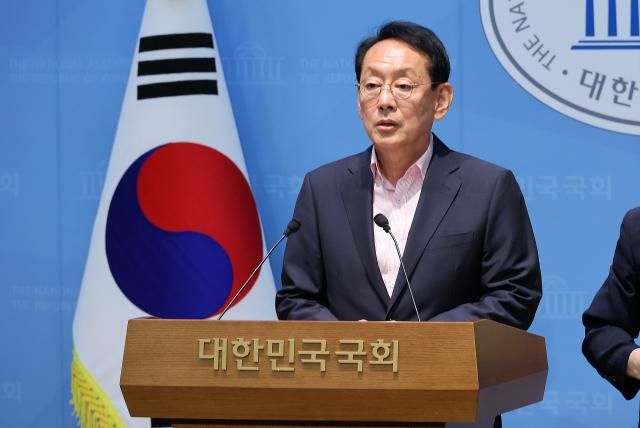 깁도읍 국민의힘 의원이 5일 국회 소통관에서 원내대표 출마 선언을 하고 있다사진연합뉴스