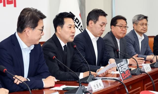장동혁 국민의힘 대표가 6일 오전 국회에서 열린 긴급 최고위원회의에서 6·3 지방선거에서 불거진 투표용지 부족 사태와 관련해 발언하고 있다 사진연합뉴스