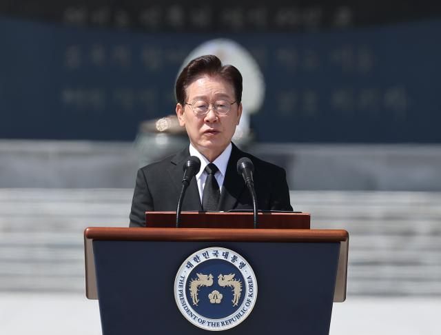이재명 대통령이 지난 6일 서울 동작구 국립서울현충원에서 열린 제71회 현충일 추념식에서 추념사를 하고 있다 사진연합뉴스