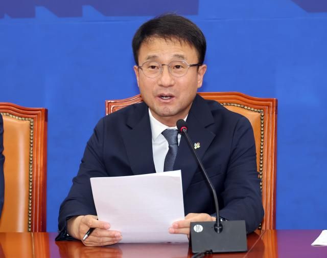 한병도 더불어민주당 원내대표가 7일 국회에서 6·3 지방선거에서 불거진 투표용지 부족 사태와 관련 긴급 기자 간담회를 열고 있다 사진연합뉴스