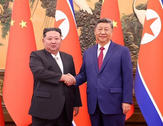 작년 9월 베이징에서 만난 시진핑 중국 국가주석오른쪽과 김정은 북한 국무위원장사진로이터연합뉴스