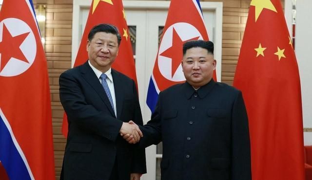2019년 6월 20일 평양을 방문한 시진핑 중국 국가주석이 북중정상회담에 앞서 김정은 북한 국무위원장과 악수하는 모습 사진연합뉴스