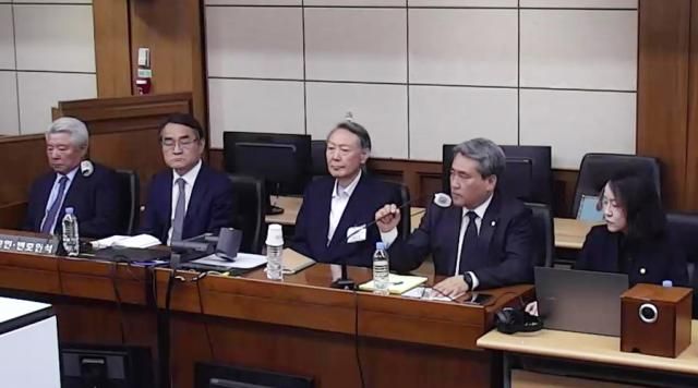 고위공직자범죄수사처 체포 방해 등 혐의로 기소된 윤석열 전 대통령이 지난 4월 29일 서울 서초구 서울고법에서 열린 항소심 선고 공판에 출석해 있다 사진서울고법