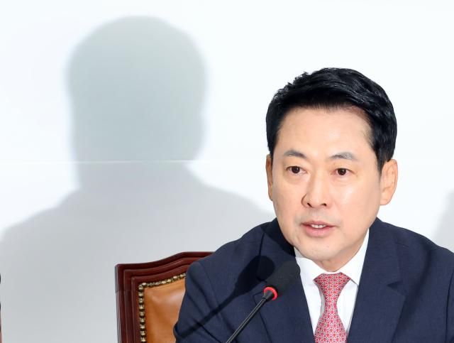 장동혁 국민의힘 대표가 8일 국회에서 열린 최고위원회의에서 발언하고 있다 사진연합뉴스