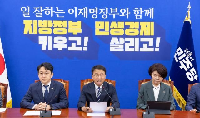 더불어민주당 한병도 원내대표가 9일 국회에서 열린 원내대책회의에서 지난 6ㆍ3 지방선거에서의 투표지 부족 관련 국정조사안 원내 신속 처리와 관련한 발언을 하고 있다사진연합뉴스