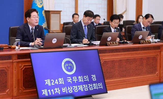 이재명 대통령이 2일 청와대에서 국무회의 겸 비상경제점검회의를 주재하고 있다사진연합뉴스