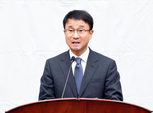 더불어민주당 한병도 대표 직무대행 겸 원내대표가 지난달 30일 국회에서 본회의가 열리기에 앞서 열린 의원총회에서 발언하고 있다사진연합뉴스