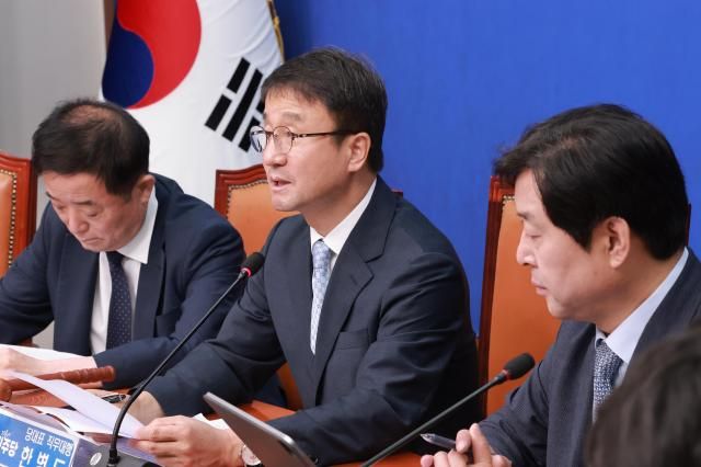 한병도 더불어민주당 당 대표 직무대행 겸 원내대표가 10일 국회에서 열린 최고위원회의에서 발언하고 있다 사진연합뉴스