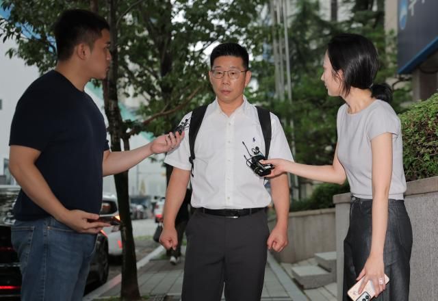 조성현 전 육군 수도방위사령부 제1경비단장이 10일 내란 중요임무 종사 혐의 피의자 조사를 위해 경기 과천 2차 종합특검으로 출석하고 있다 사진연합뉴스