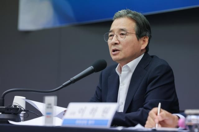김용범 청와대 정책실장이 24일 서울 중구 프레스센터에서 열린 관훈토론회에서 모두발언을 하고 있다 사진연합뉴스