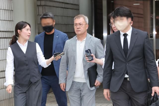 강호필 전 육군 지상작전사령관이 13일 내란 가담 의혹과 관련해 구속 전 피의자 심문영장실질심사을 받고 서울 서초구 서울중앙지법을 나서고 있다 사진연합뉴스