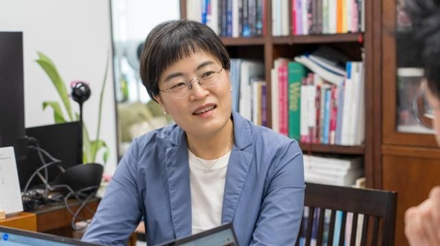 전혜진 한양사이버대학교 호텔외식경영학과 학과장이 지난 7일 아주경제와의 인터뷰에서 한국호텔관광학회 춘계국제학술대회 최우수논문상을 수상한 논문에 대해 설명하고 있다 사진한양사이버대