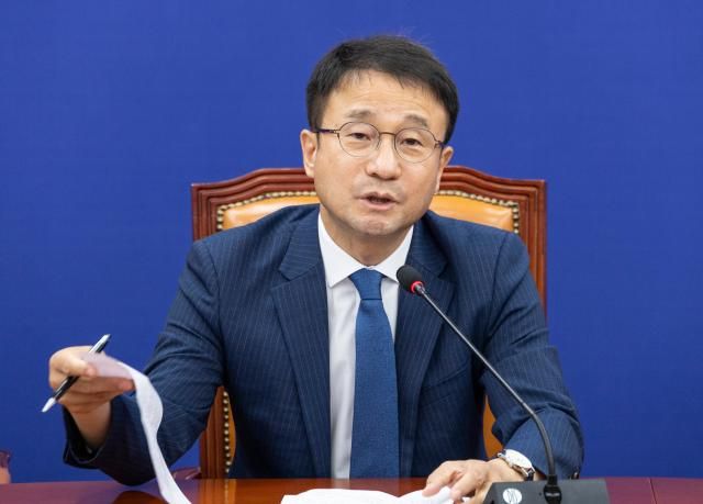 한병도 더불어민주당 당 대표 직무대행 겸 원내대표가 14일 국회에서 열린 원내대책회의에서 발언하고 있다 사진연합뉴스