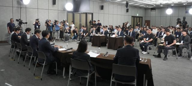 이억원 금융위원장이 15일 오후 서울 중구 은행회관에서 열린 부동산 금융정책 국민의견 경청 토론회에 참석해 패널들의 토론을 경청하고 있다 사진유대길 기자 dbeorlf123ajunewscom
