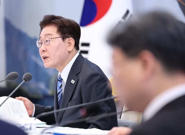 이재명 대통령이 15일 청와대 영빈관에서 열린 부처 업무보고에서 발언을 하고 있다 사진연합뉴스