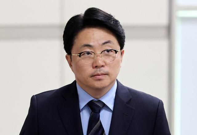 일명 김건희 집사 김예성 씨가 29일 서울 서초구 서울고법에서 열린 특정경제범죄 가중처벌법상 횡령 등 혐의 사건 항소심 2심 선고 공판에 출석하고 있다 사진연합뉴스