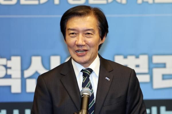 조국혁신당 조국 전 대표가 지난달 17일 광주 서구 치평동 브리브 광주 바이 롯데호텔에서 열린 6·3지방선거 당선자 워크숍을 찾아 발언하고 있다 사진연합뉴스