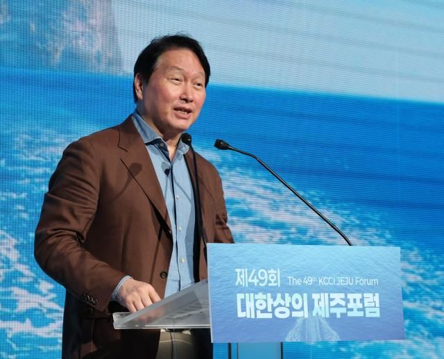 최태원 대한상공회의소 회장이 지난 7월 18일 제주 신라호텔에서 열린 제49회 대한상의 제주포럼에서 폐회사를 하고 있다 사진연합뉴스