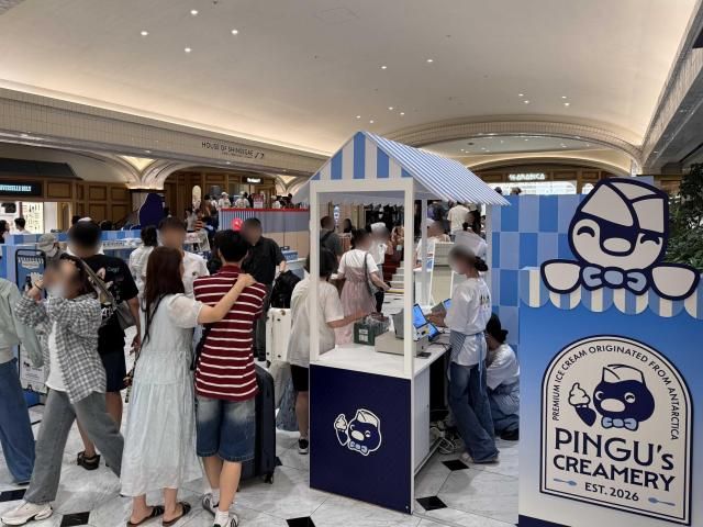 신세계백화점 강남점 지하1층 핑구 팝업 스토어 전경 사진신세계백화점