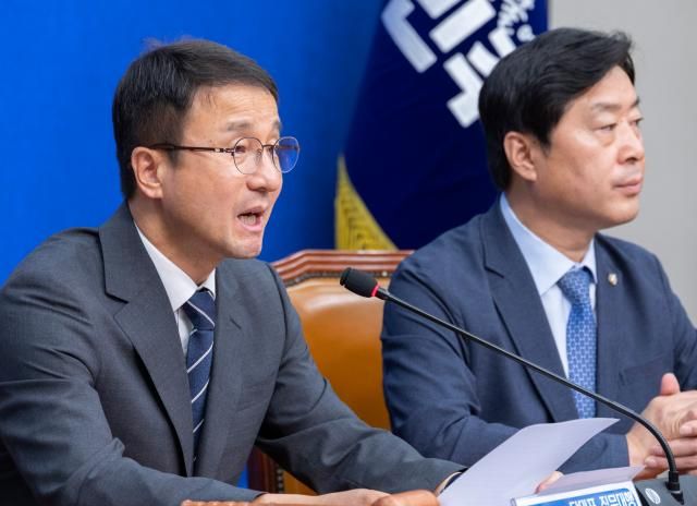 더불어민주당 한병도 당 대표 직무대행 및 원내대표가 지난 1일 국회에서 열린 최고위원회의에서 22대 하반기 국회 운영 방향에 대해 말하고 있다사진연합뉴스