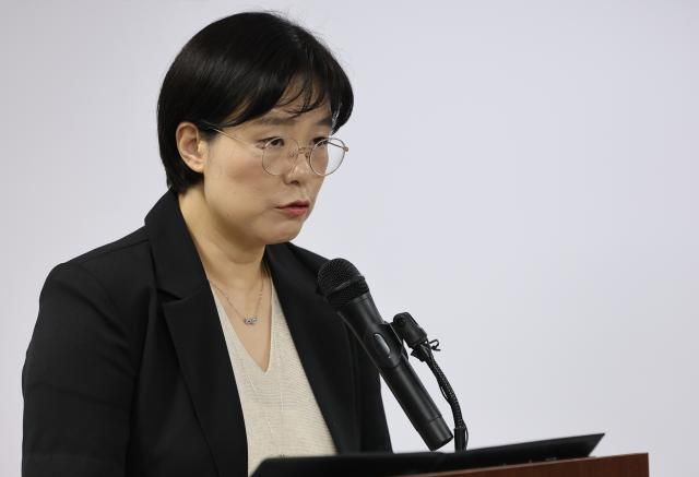 권창영 2차 종합특별검사팀 김지미 특검보가 20일 과천 특검사무실에서 수사 관련 사항 등을 브리핑하고 있다 사진연합뉴스