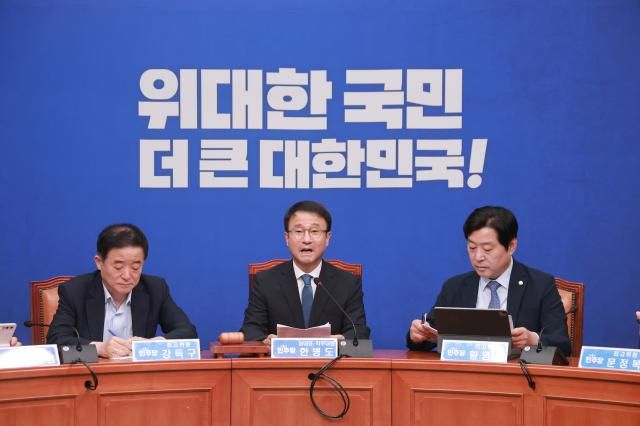 한병도 더불어민주당 대표 직무대행 겸 원내대표가 24일 국회에서 열린 최고위원회의에 참석해 발언하고 있다 사진연합뉴스
