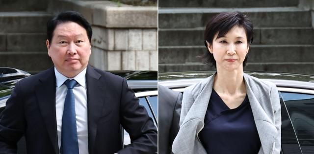 최태원 SK그룹 회장왼쪽과 노소영 아트센터 나비 관장이 지난달 26일 서울 서초구 서울중앙지방법원에서 열린 재산 분할 파기환송심 2차 변론기일에 출석하기 위해 법정으로 향하고 있다 사진연합뉴스