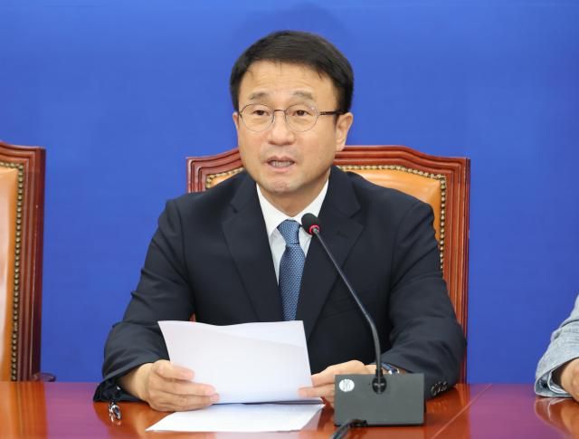 한병도 더불어민주당 당 대표 직무대행 겸 원내대표가 23일 국회에서 열린 정책조정회의에서 발언하고 있다 사진연합뉴스