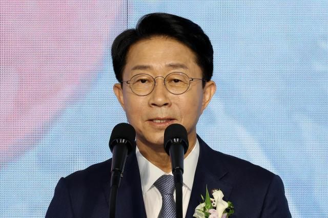 조정식 국회의장이 17일 서울 여의도 국회에서 열린 제78주년 제헌절 경축식에서 경축사를 하고 있다 사진연합뉴스