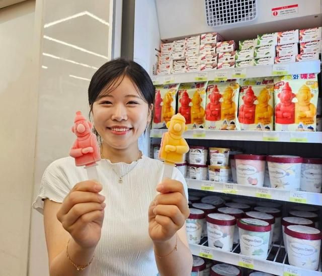 CU는 글로벌 인기 캐릭터 패트와 매트를 활용한 아이스크림 패트와 매트 반반바를 선보였다 사진CU