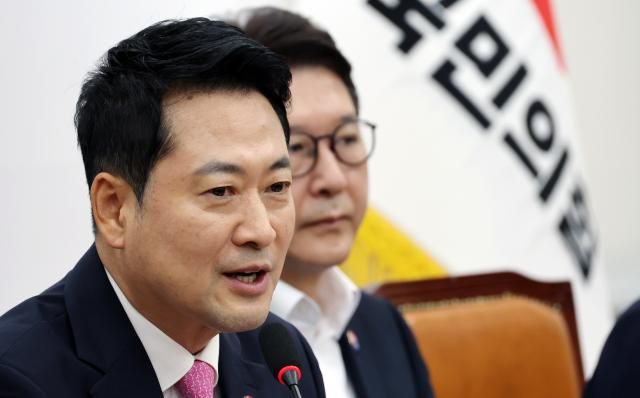 장동혁 국민의힘 대표가 27일 국회에서 열린 최고위원회의에서 발언하고 있다 사진연합뉴스