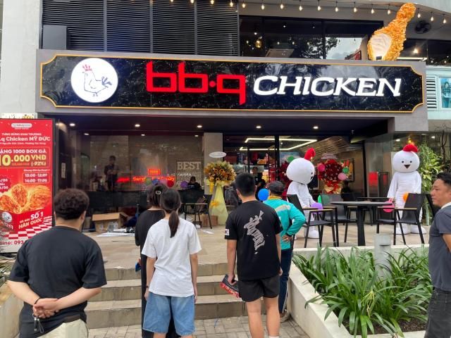 베트남 하노이 팜반동 지역에 오픈한 BBQ 그린스타점 외관 사진제너시스BBQ그룹
