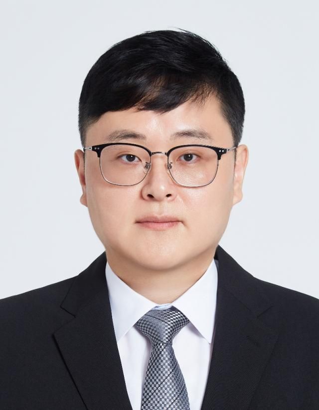 천재인 변호사 사진법무법인 광장