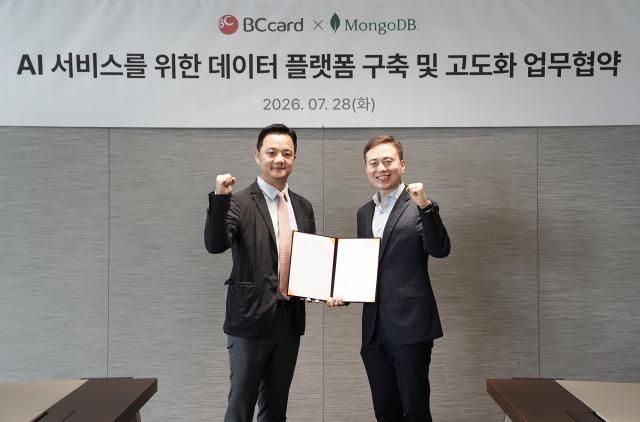 오성수 BC카드 상무왼쪽 장정욱 몽고DB 한국지사장은 지난 28일 오후 서울 중구 소재 BC카드 본사에서 몽고DB와 AI 데이터 플랫폼 고도화를 위한 협력 방안을 논의했다 사진BC카드