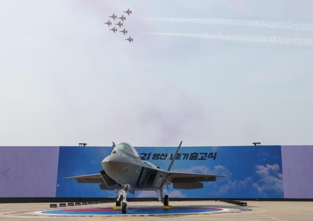 Black Eagles perform a celebratory flyover during the rollout ceremony of the first production KF-21 fighter jet at Korea Aerospace Industries (KAI) in Sacheon, South Gyeongsang Province on March 25, 2026. Yonhap