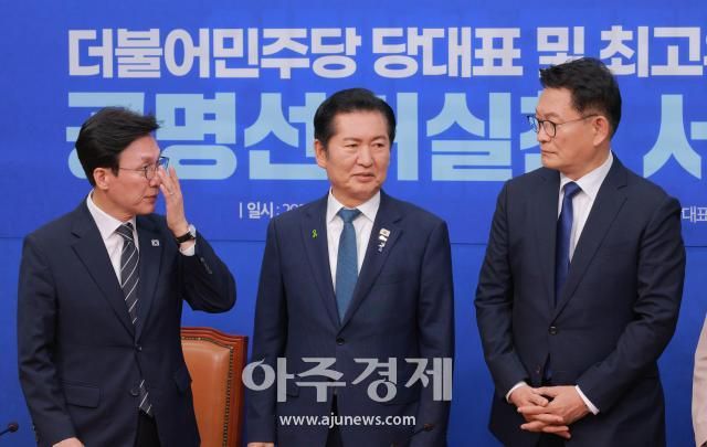 더불어민주당 김민석·정청래·송영길 당 대표 후보가 20일 오전 서울 여의도 국회에서 열린 민주당 공명선거 실천 서약식에 참석하고 있다 20260720사진유대길 기자 dbeorlf123ajunewscom