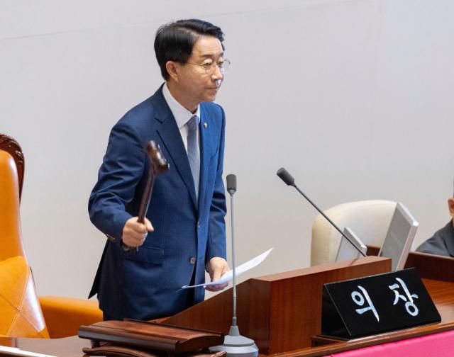 조정식 국회의장이 30일 국회에서 열린 7월 임시회 3차 본회의를 개회하고 있다 사진연합뉴스